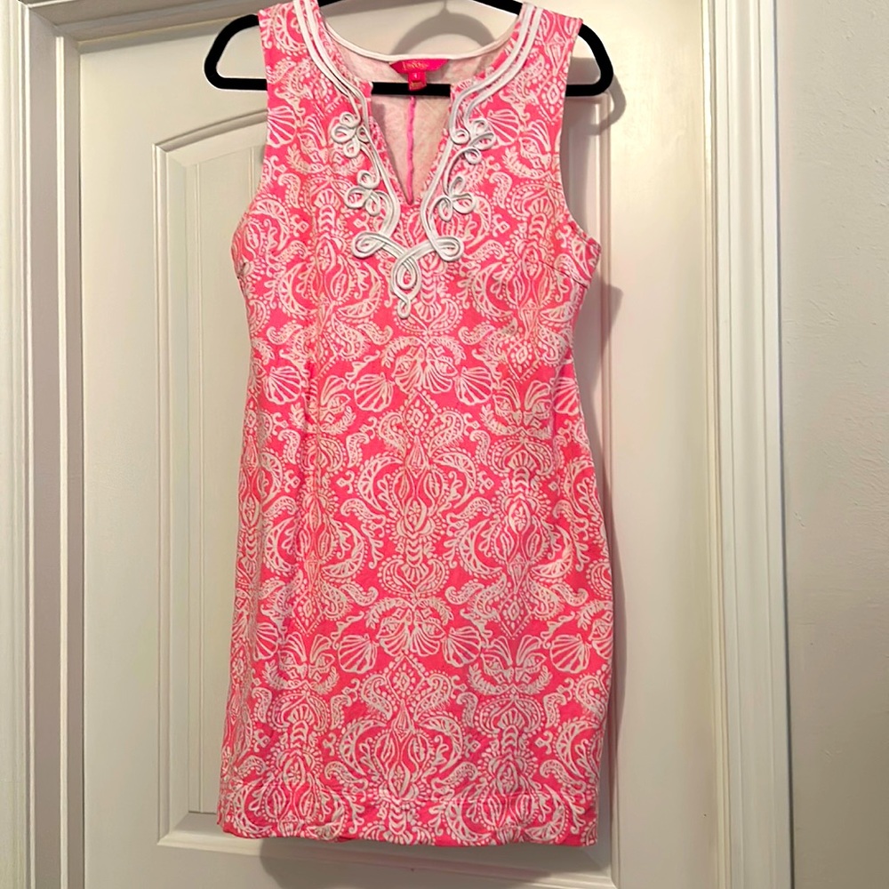 Lilly Pulitzer Stretch dress. A lot of give